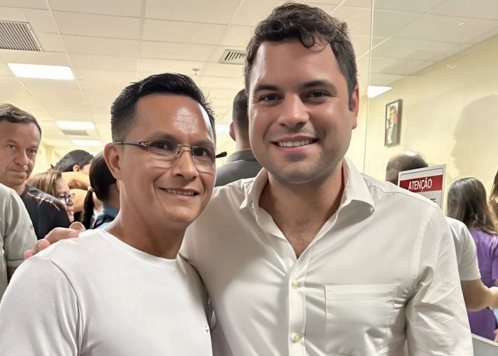 Na companhia do Deputado Estadual Gustavo Sefer. Na entrega do centro de hemodiálise do hospital regional público de Castanhal.